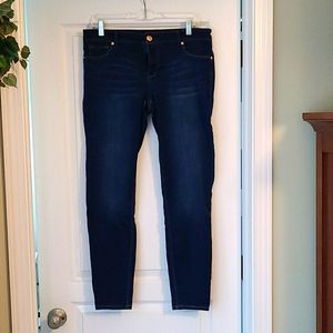 1822 Dark Wash Skinny Jeans size 32 (US 14)